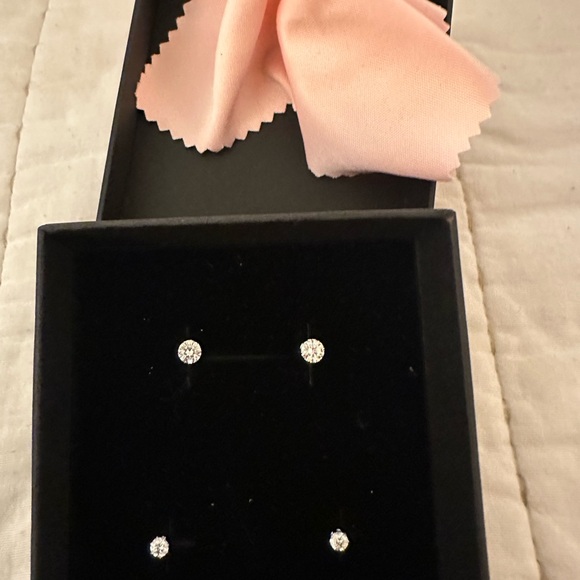 2 pair Elegant Silver Stud Moissanite Diamond Earrings - Picture 3 of 3